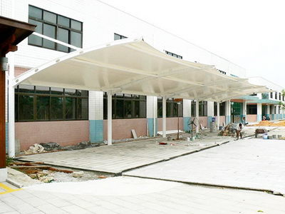 学校停车棚膜结构安装,学校遮阳棚膜结构